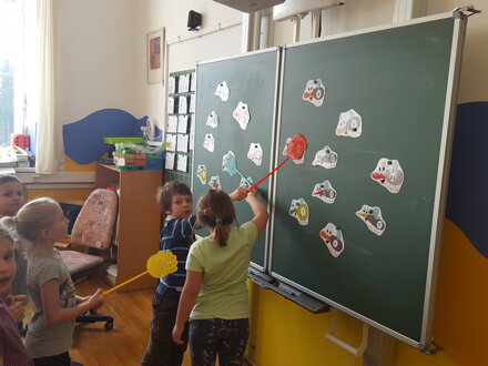 Mouchy - sčítání a odčítání do 20 bez přechodu přes desítku